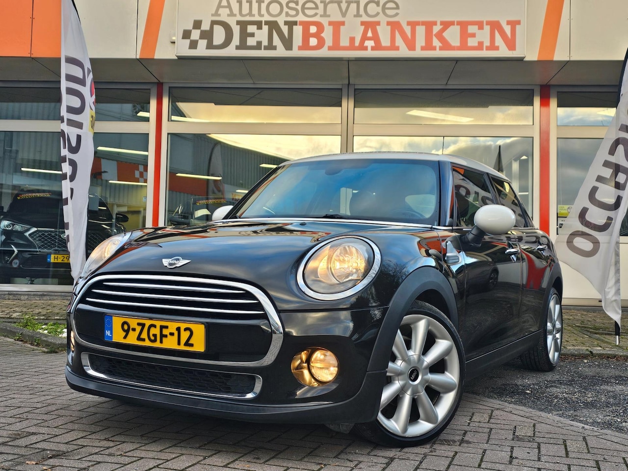 MINI Cooper - Mini 1.5 Chili Automaat 5drs BJ.12-2014 / Panodak / Navi / Leder / 18"Lmv !! - AutoWereld.nl