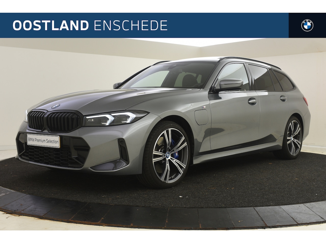 BMW 3-serie Touring - 320e M Sport Automaat  Panoramadak / Sportstoelen / Adaptieve LED / Stoelverwarming / Wide - AutoWereld.nl