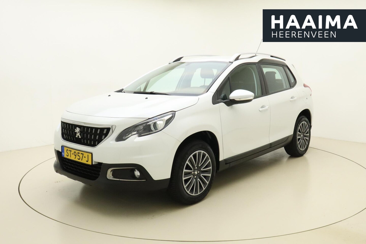 Peugeot 2008 - 1.2 PureTech Blue Lion 110 PK | Trekhaak | Cruise Control | Navigatie | Airco | Parkeersen - AutoWereld.nl