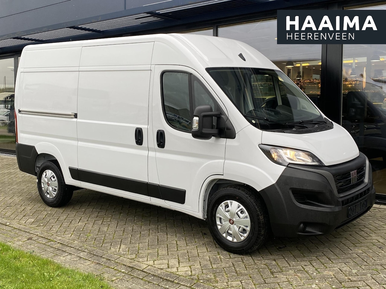 Fiat Ducato - 35 2.2D 180pk L2H2 Automaat | VOORRAAD | Snel leverbaar | Verzwaarde vering | Luxe tussenw - AutoWereld.nl