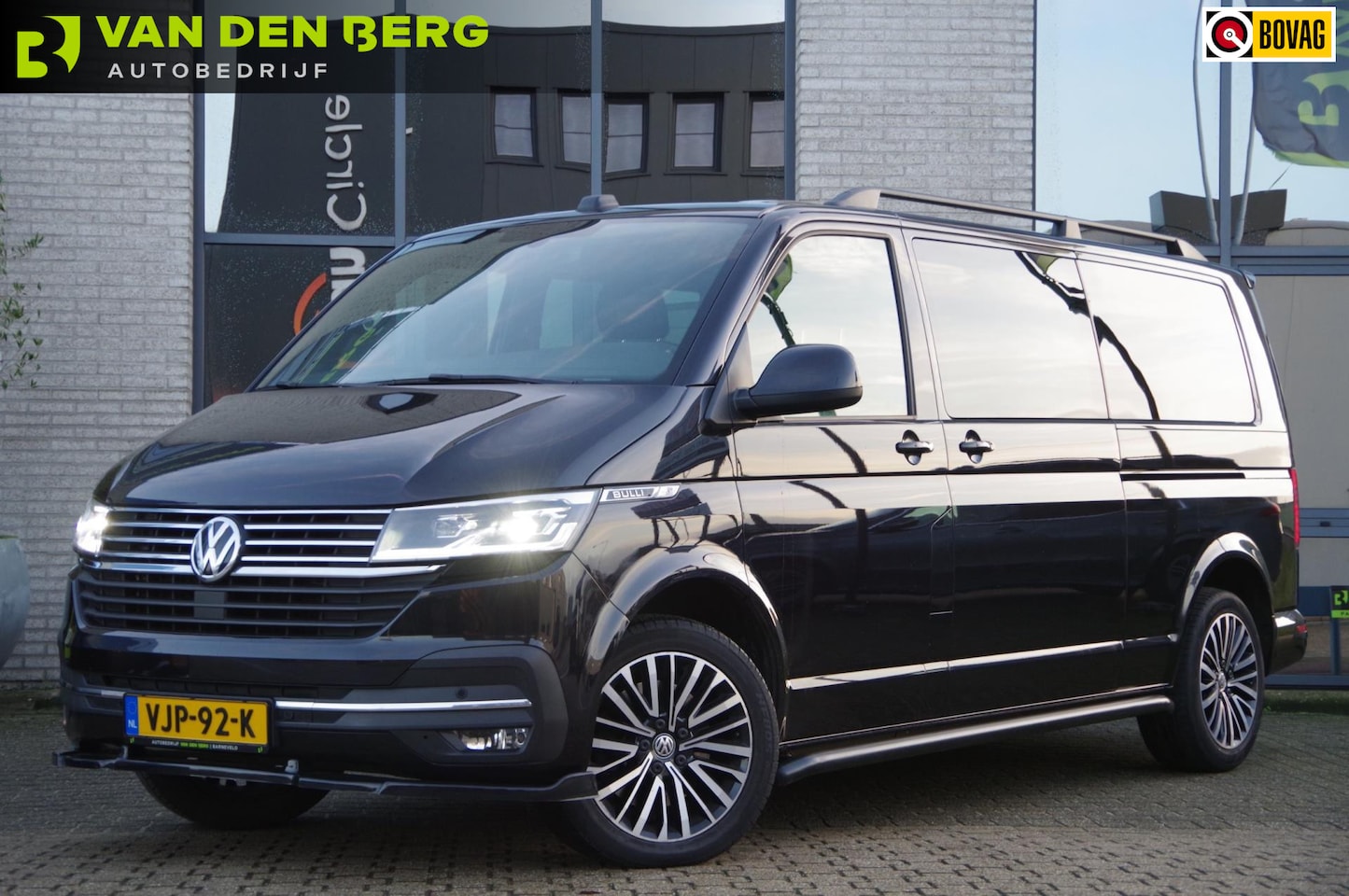 Volkswagen Transporter - 2.0 TDI L2 DC-5P, 199PK AUT. 2X SCHUIFDEUR, LED, LEDER, TREKHAAK, VIRTUAL, ADAPT. CRUISE, - AutoWereld.nl