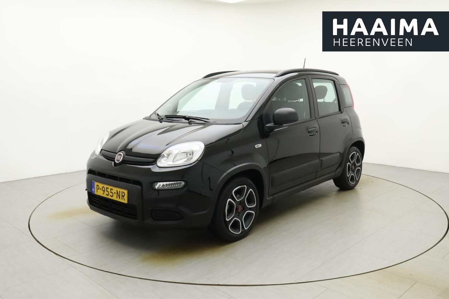 Fiat Panda - 1.0 Hybrid City Life | 5-zits uitvoering | Nero Cinema Metallic | Zuinige motor | Apple Ca - AutoWereld.nl