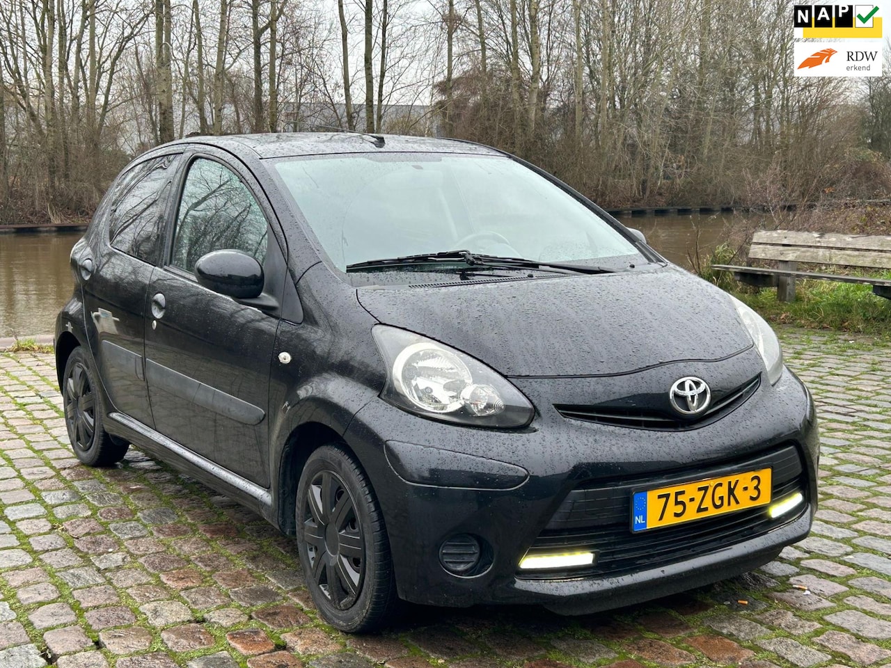 Toyota Aygo - 1.0 VVT-i Aspiration 2e eigenaar dealer onderhouden airco aux usb elektrische ramen cv op - AutoWereld.nl