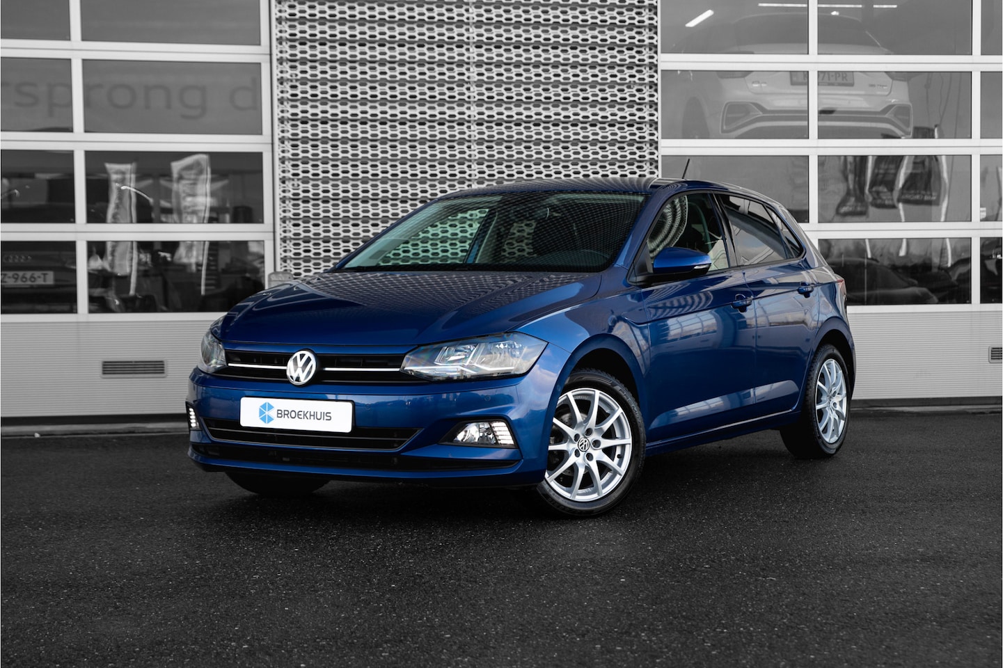 Volkswagen Polo - 1.0 TSI Comfortline Business 5 Versn. Hand | 16"LMV | Adapt. Cruise | Carplay | Navigatie - AutoWereld.nl