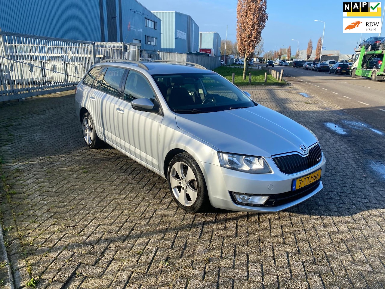 Skoda Octavia Combi - 1.6 TDI Greenline Businessline 1.6 TDI Greenline Businessline Navigatie !!! - AutoWereld.nl