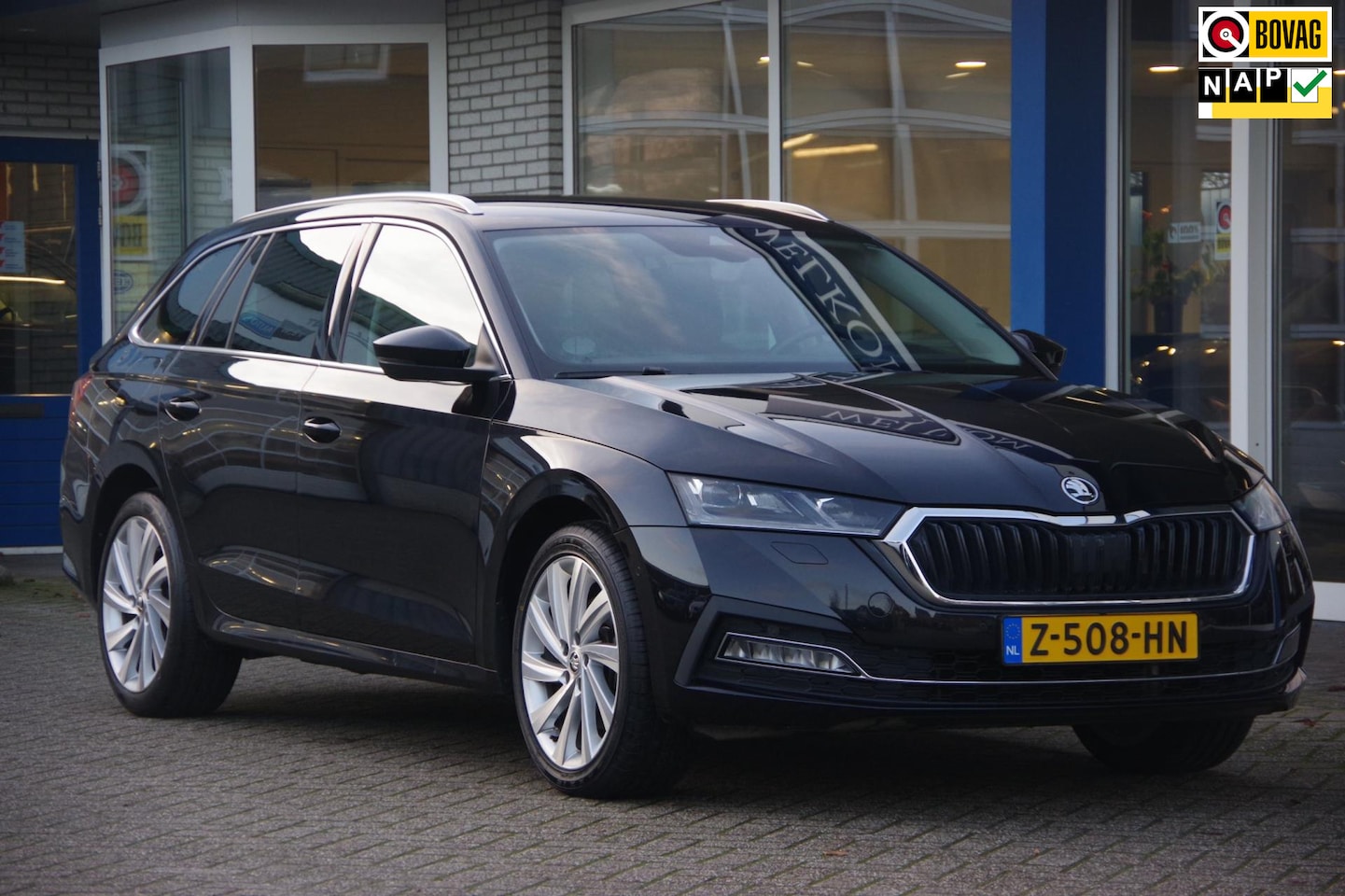 Skoda Octavia Combi - 1.4 TSI Hybrid Automaat Navigatie Carplay Achteruitrijcamera - AutoWereld.nl