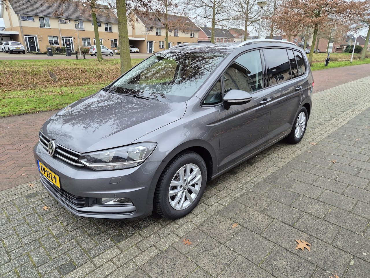 Volkswagen Touran - 1.4 TSI Connected Series 7p Turbo, 7 persoons, trekhaak, camera en parkeersensoren - AutoWereld.nl