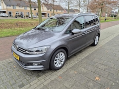 Volkswagen Touran - 1.4 TSI Connected Series 7p Turbo, 7 persoons, trekhaak, camera en parkeersensoren