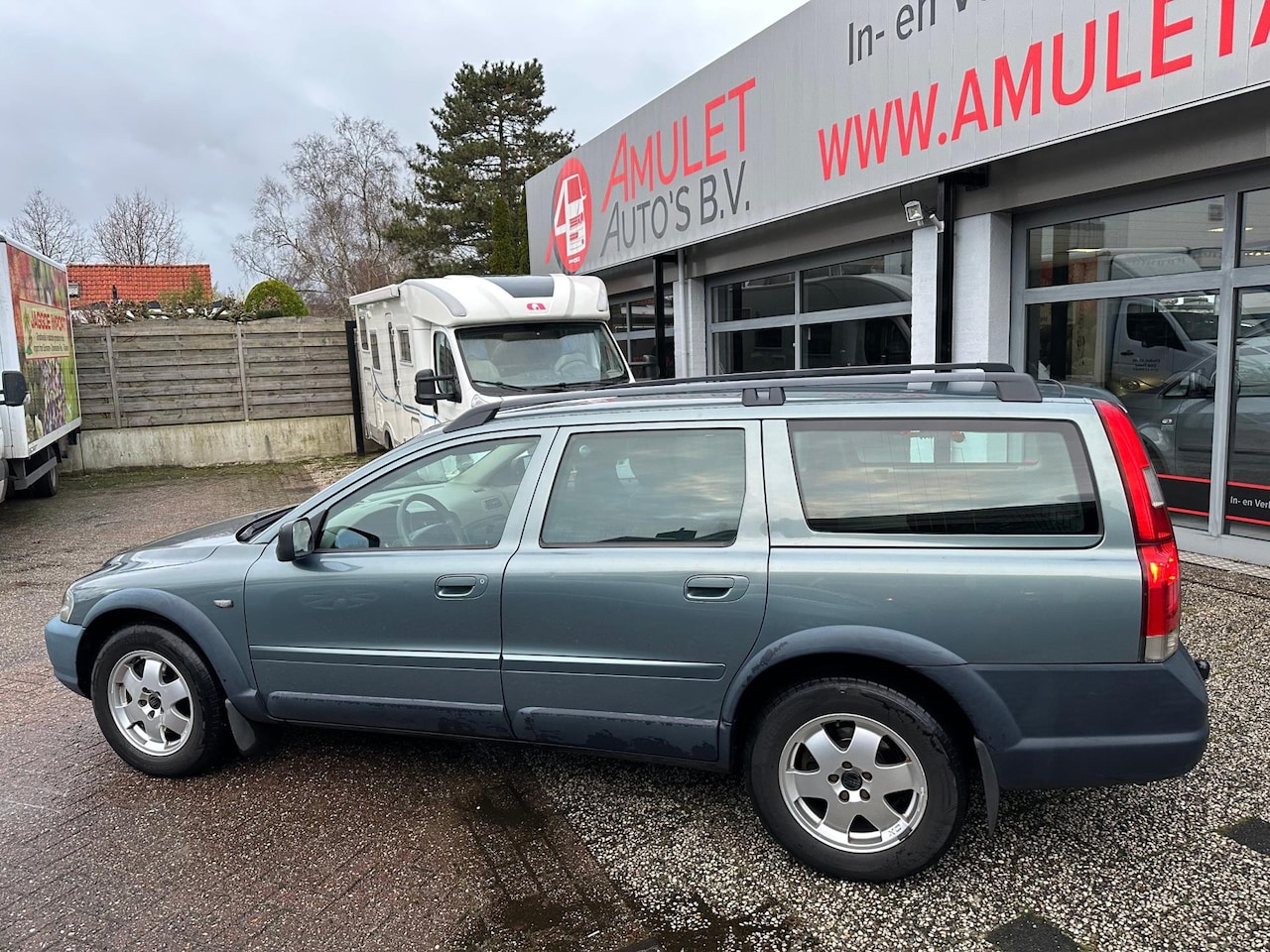 Volvo XC70 - XC,70,2.4,D5,AUT.Comfort Line - AutoWereld.nl