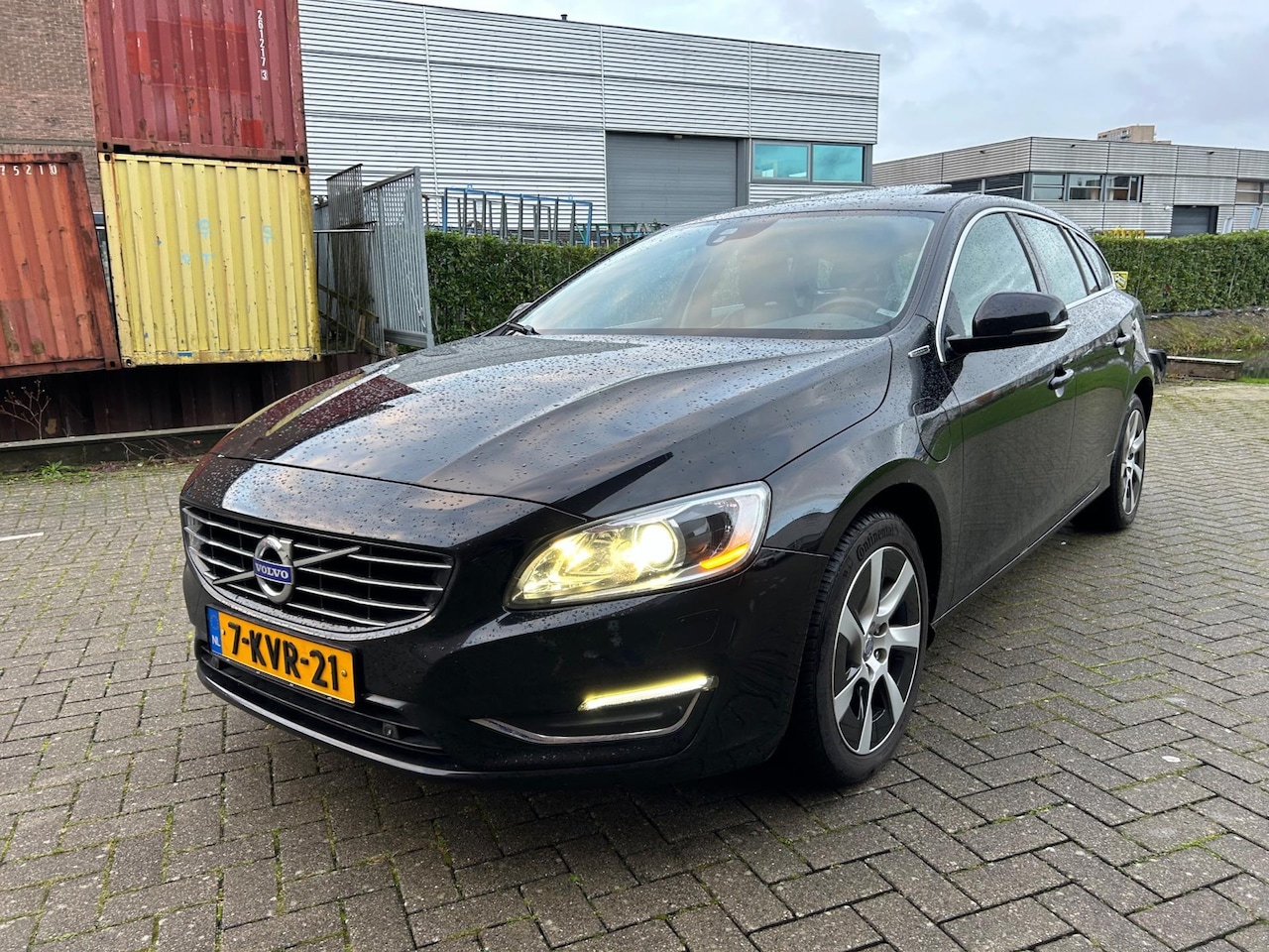 Volvo V60 - 2.4 D6 AWD Plug-In Hybrid Summum Pano Leer Navi - AutoWereld.nl