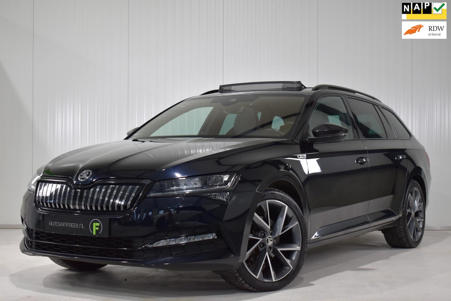 Skoda Superb Combi - 1.4 TSI iV Sportline Business | PANO | 1E EIG | DEALER | NW MODEL | VIRTUAL | CANTON | ACC - AutoWereld.nl