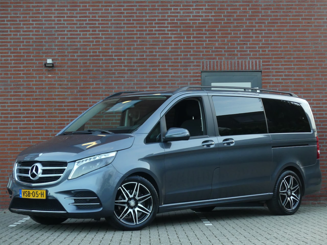 Mercedes-Benz V-klasse - 250d Lang AMG Pakket Dubbel Cabine Led/Trekhaak - AutoWereld.nl