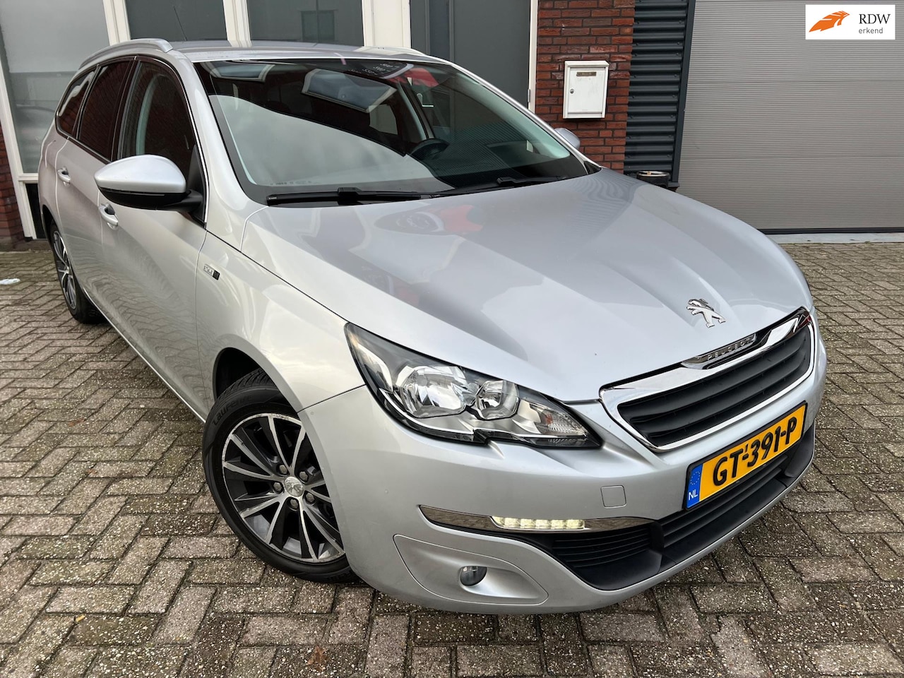 Peugeot 308 SW - 1.2 PureTech Style / Navi / PDC / DAB / Cruise / Clima - AutoWereld.nl