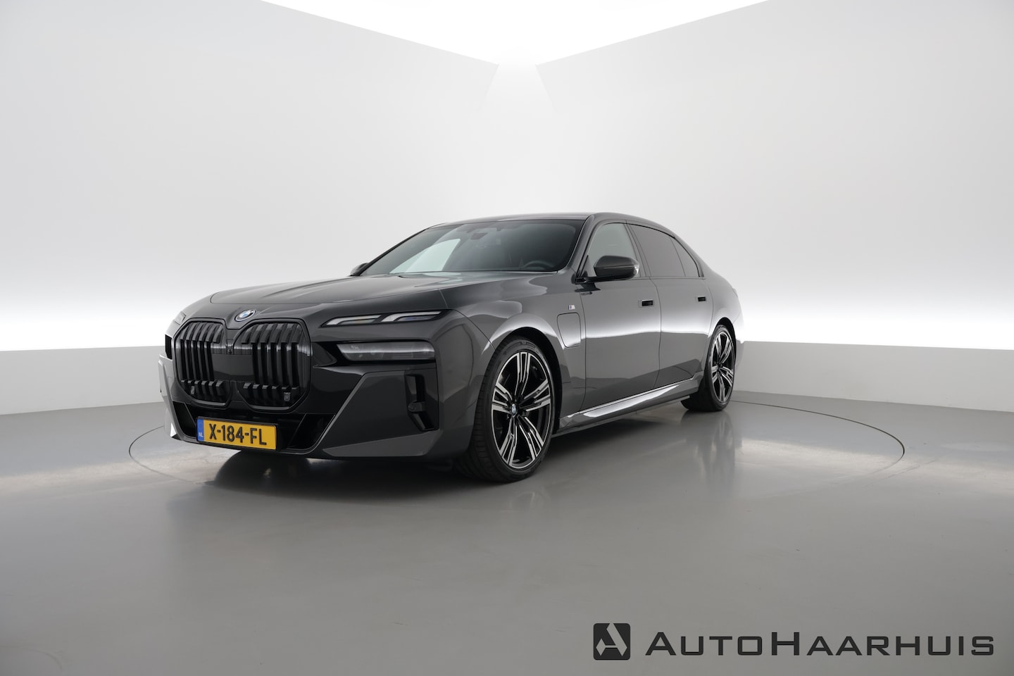 BMW 7-serie - 750e xDrive M Sport | Pano | Skylounge | HUD | Soft Close | Luchtvering | Massage | B&W | - AutoWereld.nl