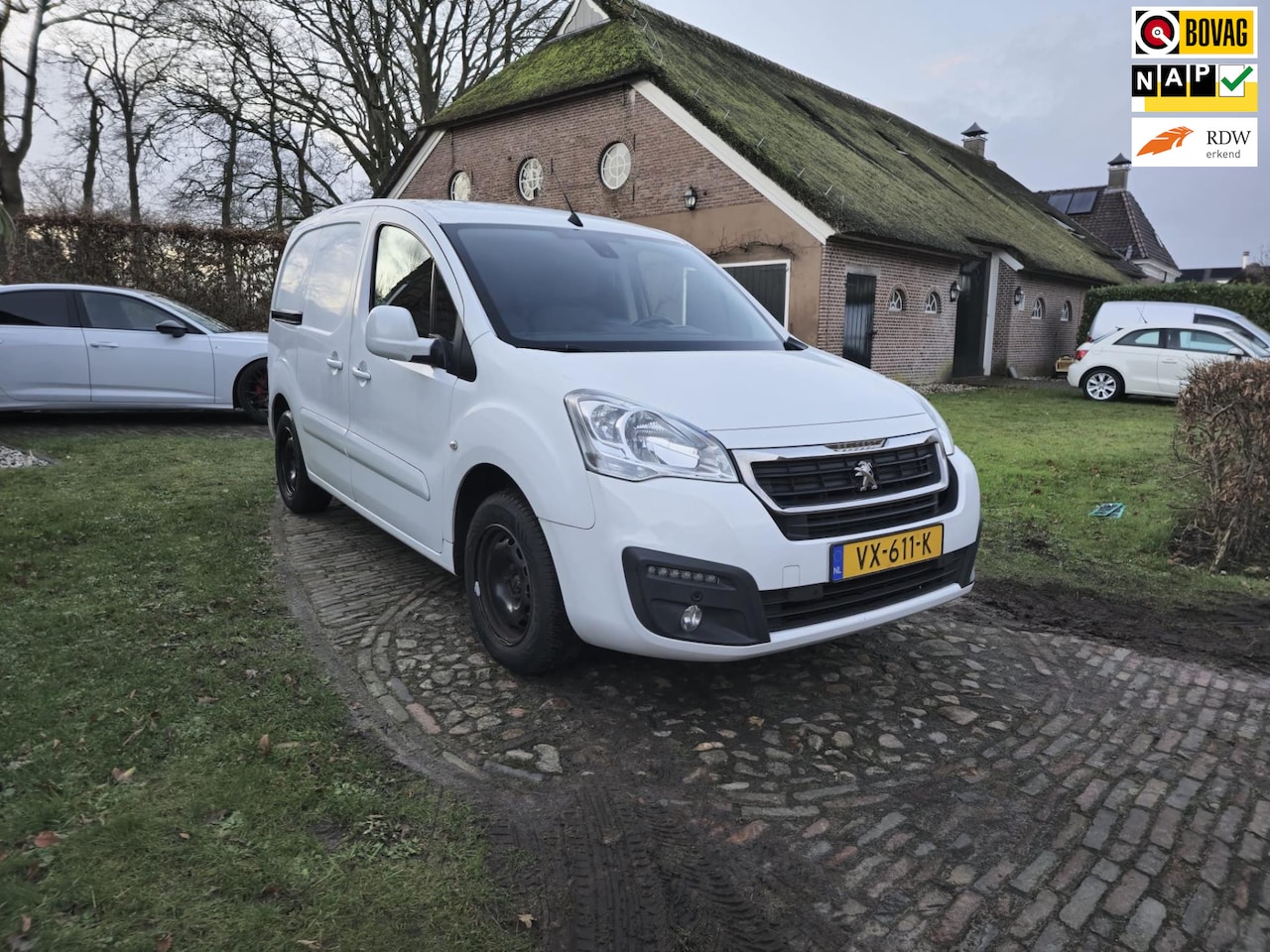 Peugeot Partner - 120 1.6 BlueHDi 75 L1 Première-Navi-Airco-Cruise-PDC-3 pers- - AutoWereld.nl