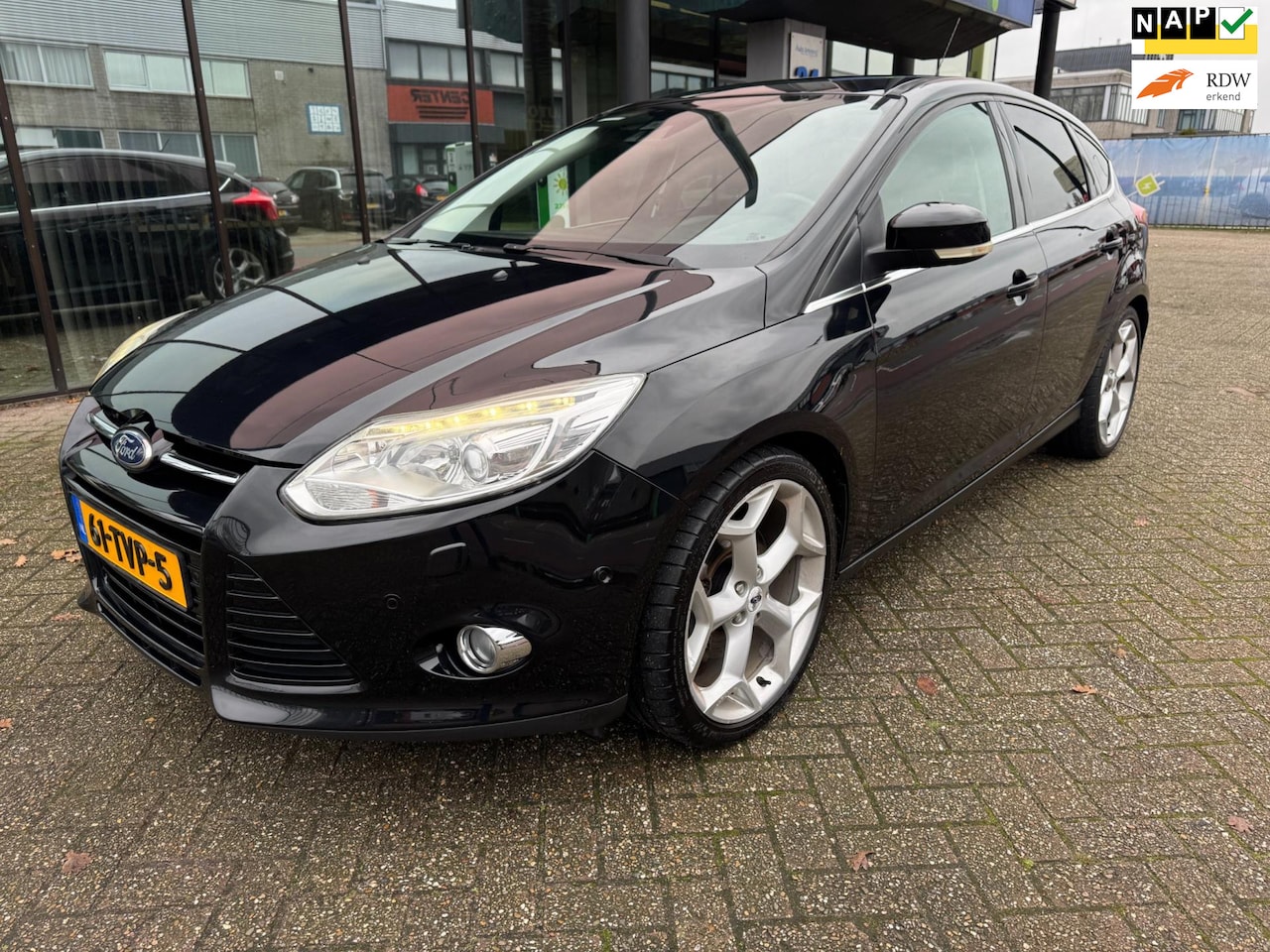 Ford Focus - 1.0 EcoBoost Titanium / Leder bekleding / Navi / PDC / Trekhaak - AutoWereld.nl