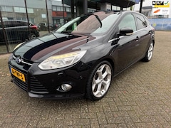 Ford Focus - 1.0 EcoBoost Titanium / Leder bekleding / Navi / PDC / Trekhaak