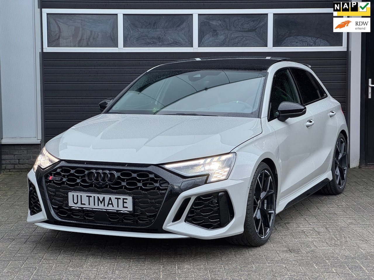 Audi RS3 - SPORTBACK 2.5 TFSI RS 3 quattro Keramische Schijven, Pano, Carbon, Vol Opties - AutoWereld.nl