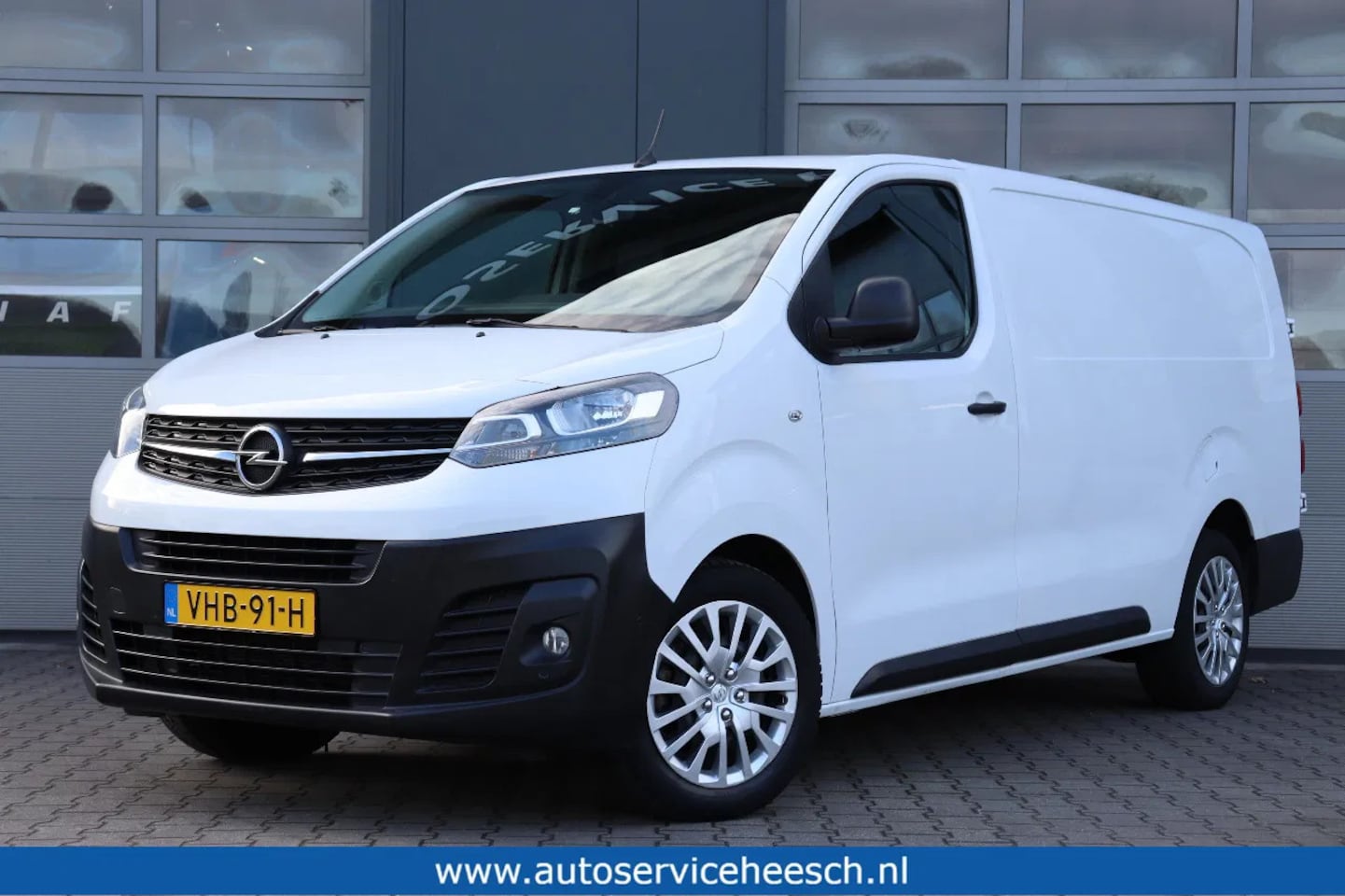 Opel Vivaro - 2.0 CDTi L3H1 l AIRCO l NAVI l CAMERA l TREKHAAK - AutoWereld.nl