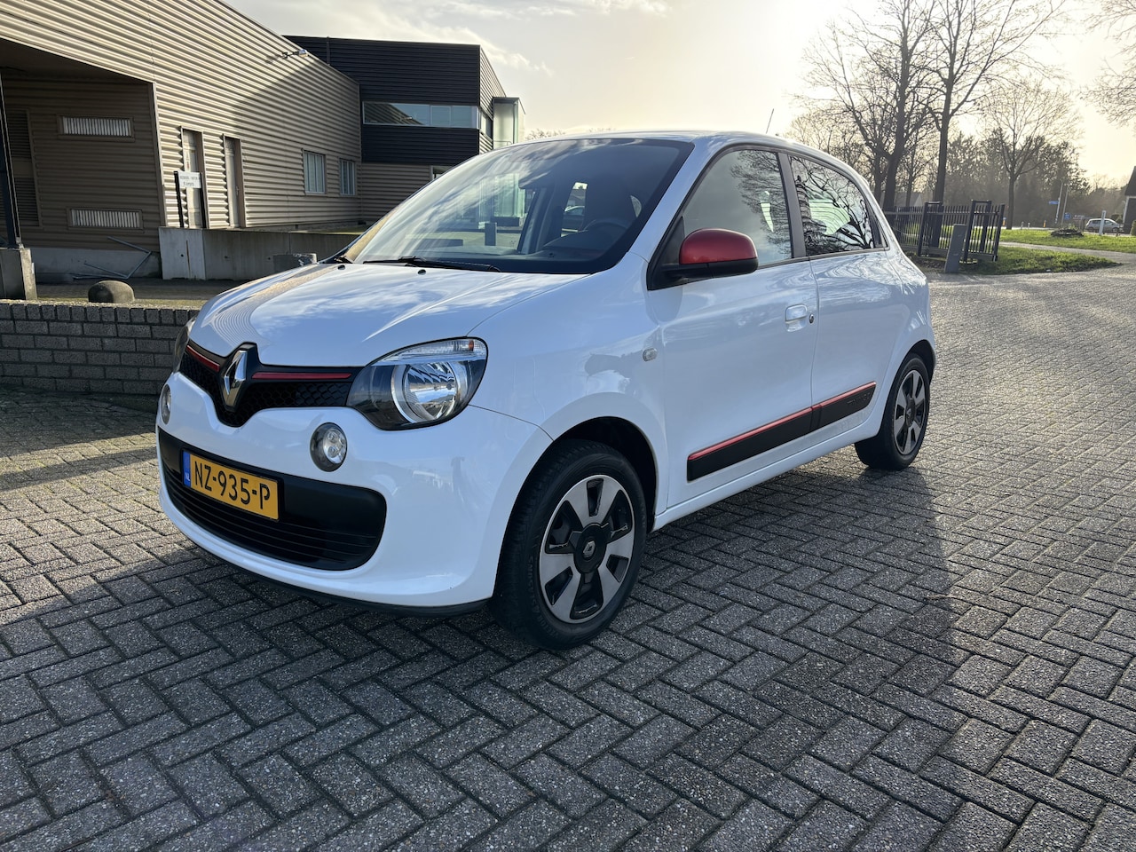 Renault Twingo - 1.0 SCe Collection [ fm navi,camera,airco,audio,cruise,lmv,pdc ] - AutoWereld.nl