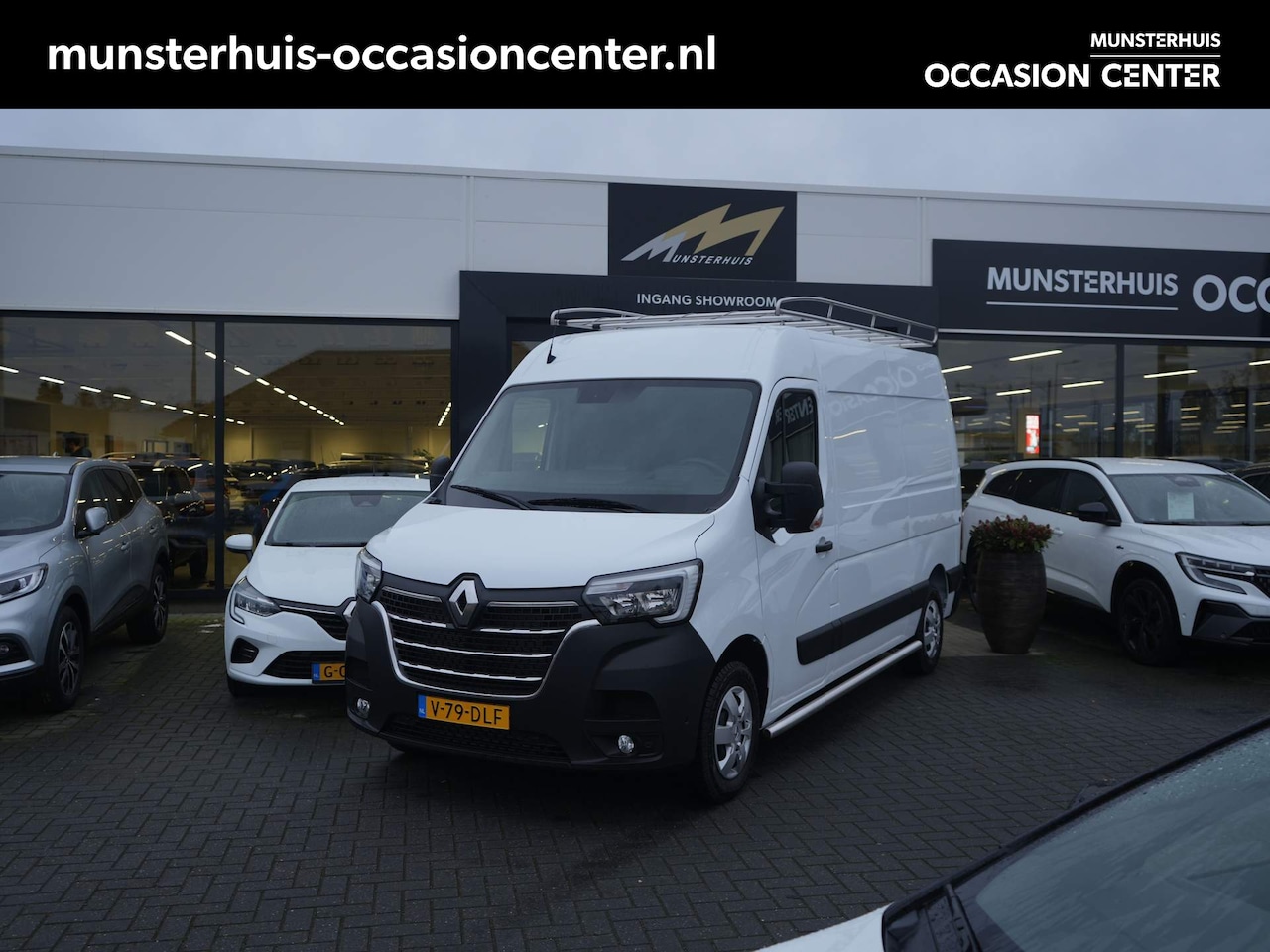 Renault Master - T35 2.3 dCi 135 L2H2 Work Edition - All seasonbanden - Trekhaak - Imperiaal - Navigatie - AutoWereld.nl