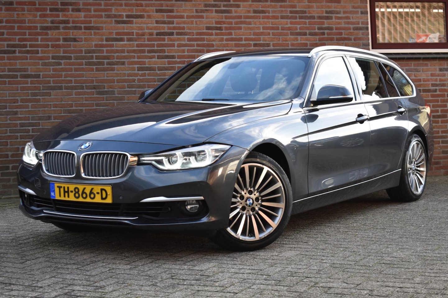 BMW 3-serie Touring - 320i Luxury Edition '18 LED Clima Navi Cruise Inruil mogelijk - AutoWereld.nl