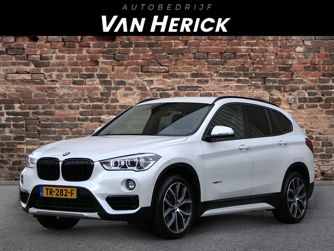 BMW X1 - SDrive20i High Executive | Leder | Cruise | Camera | Automaat - AutoWereld.nl