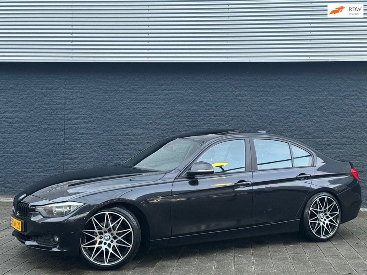 BMW 3-serie - 316d 2.0 190PK High Executive AUTOMAAT/DAK - AutoWereld.nl