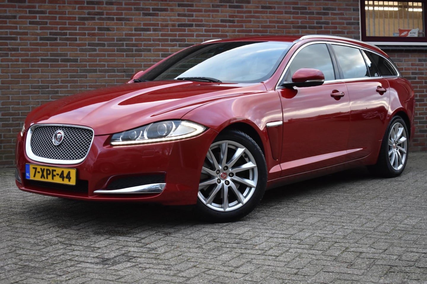 Jaguar XF Sportbrake - 2.2D '14 Leder Navi Clima Cruise - AutoWereld.nl