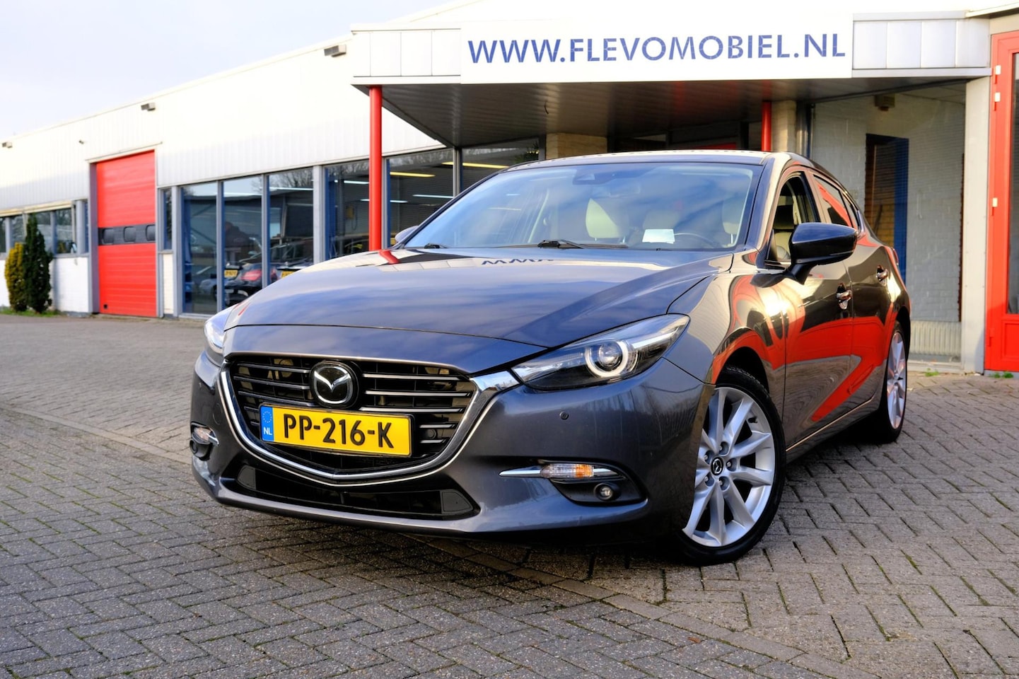 Mazda 3 - 2.0 SkyActiv-G 120pk GT-M Aut. Leder|Adapt.Cruise|Navi|HUD|Clima|LMV - AutoWereld.nl