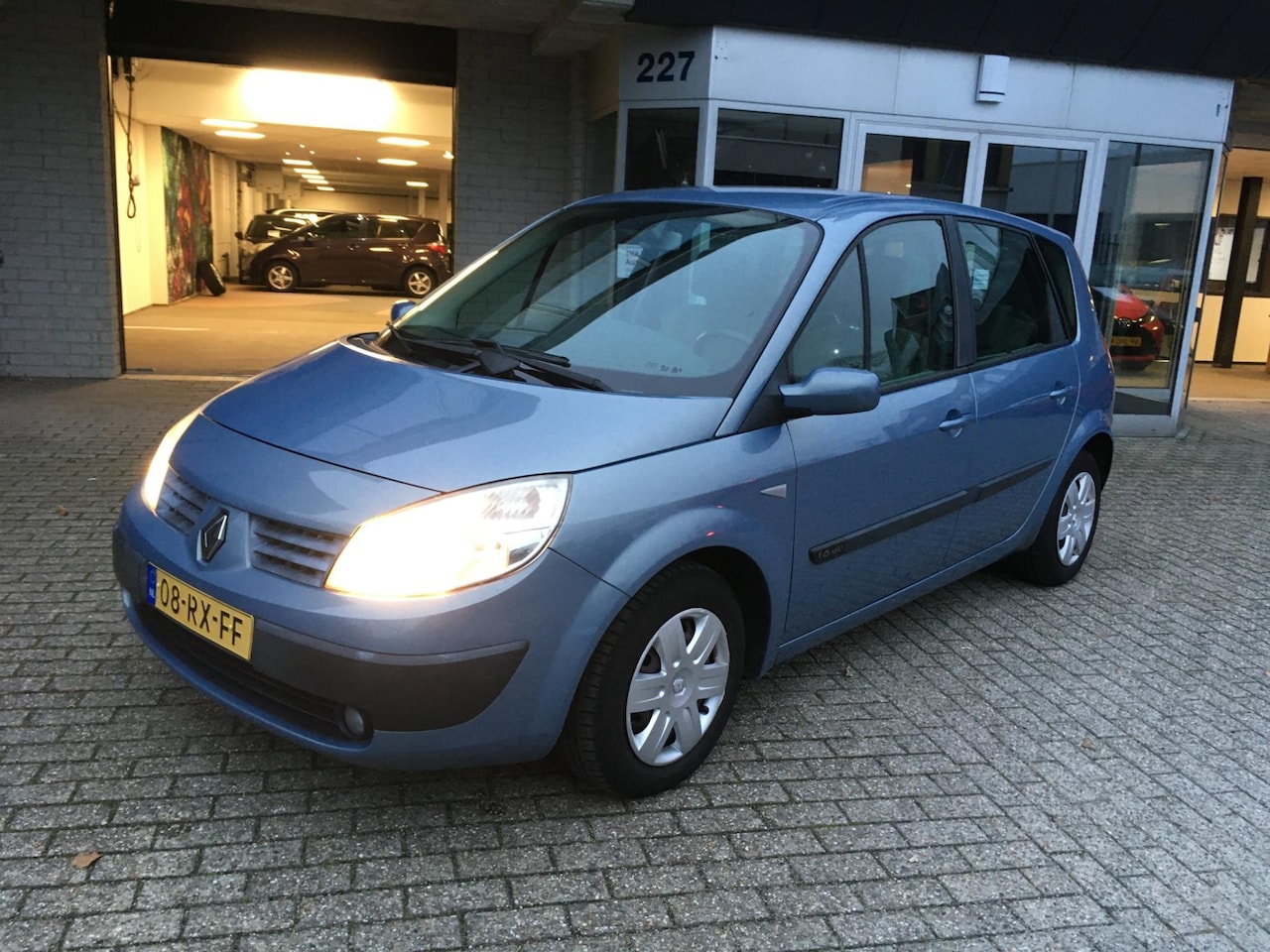 Renault Scénic - 1.6-16V Dynamique Comfort / DEALER OH / HOGE INSTAP / APK AUGUSTUS 2025 - AutoWereld.nl