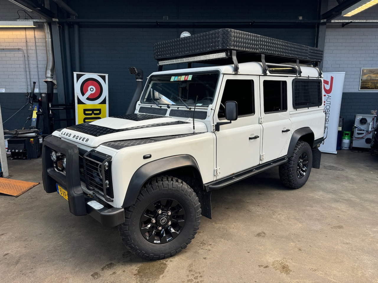 Land Rover Defender 110 - 2.4 TD HT 110" E, Youngtimer - AutoWereld.nl