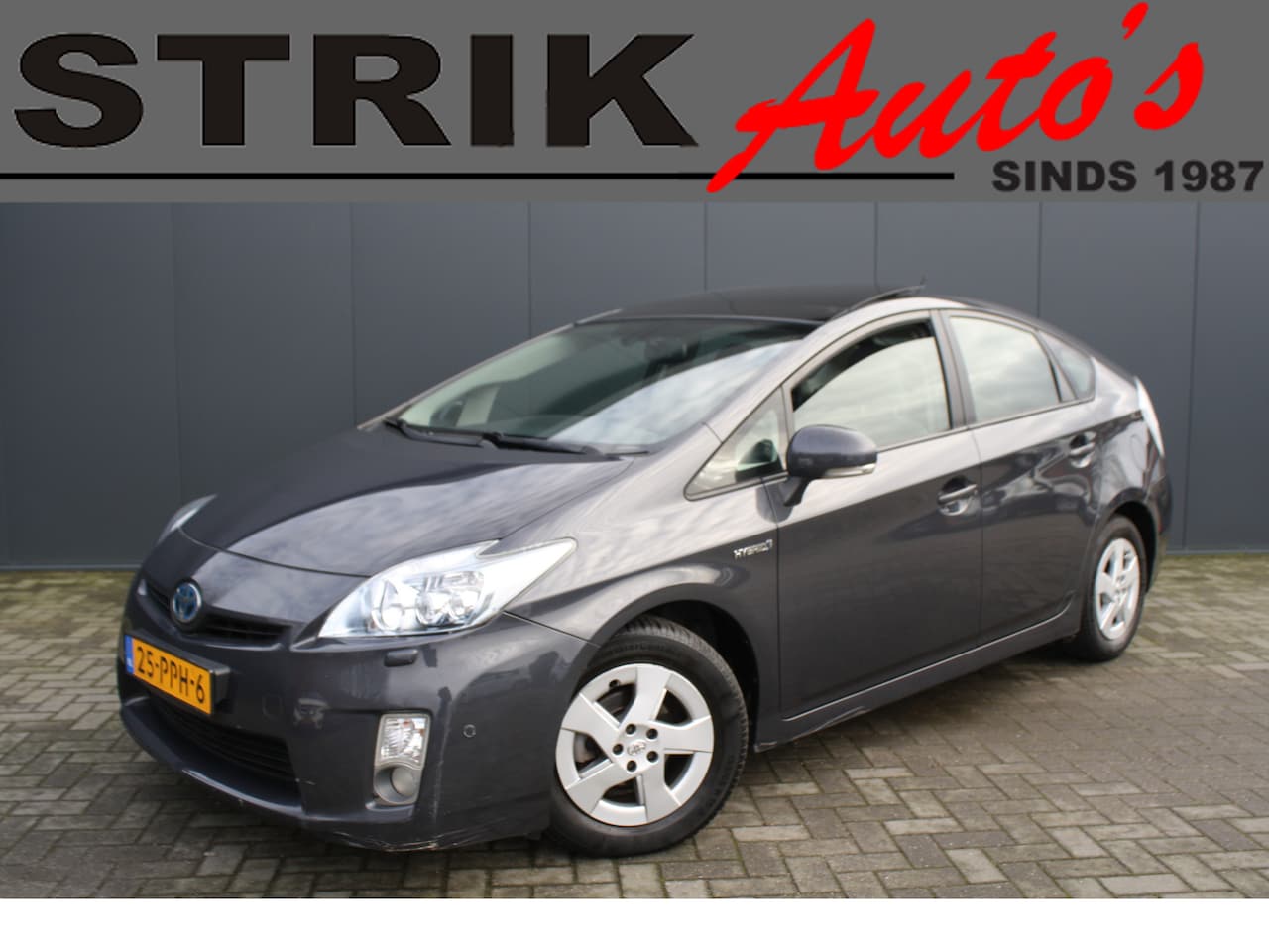 Toyota Prius - 1.8 Executive Business - NAVIGATIE - CAMERA - LEDER - PDC - AutoWereld.nl