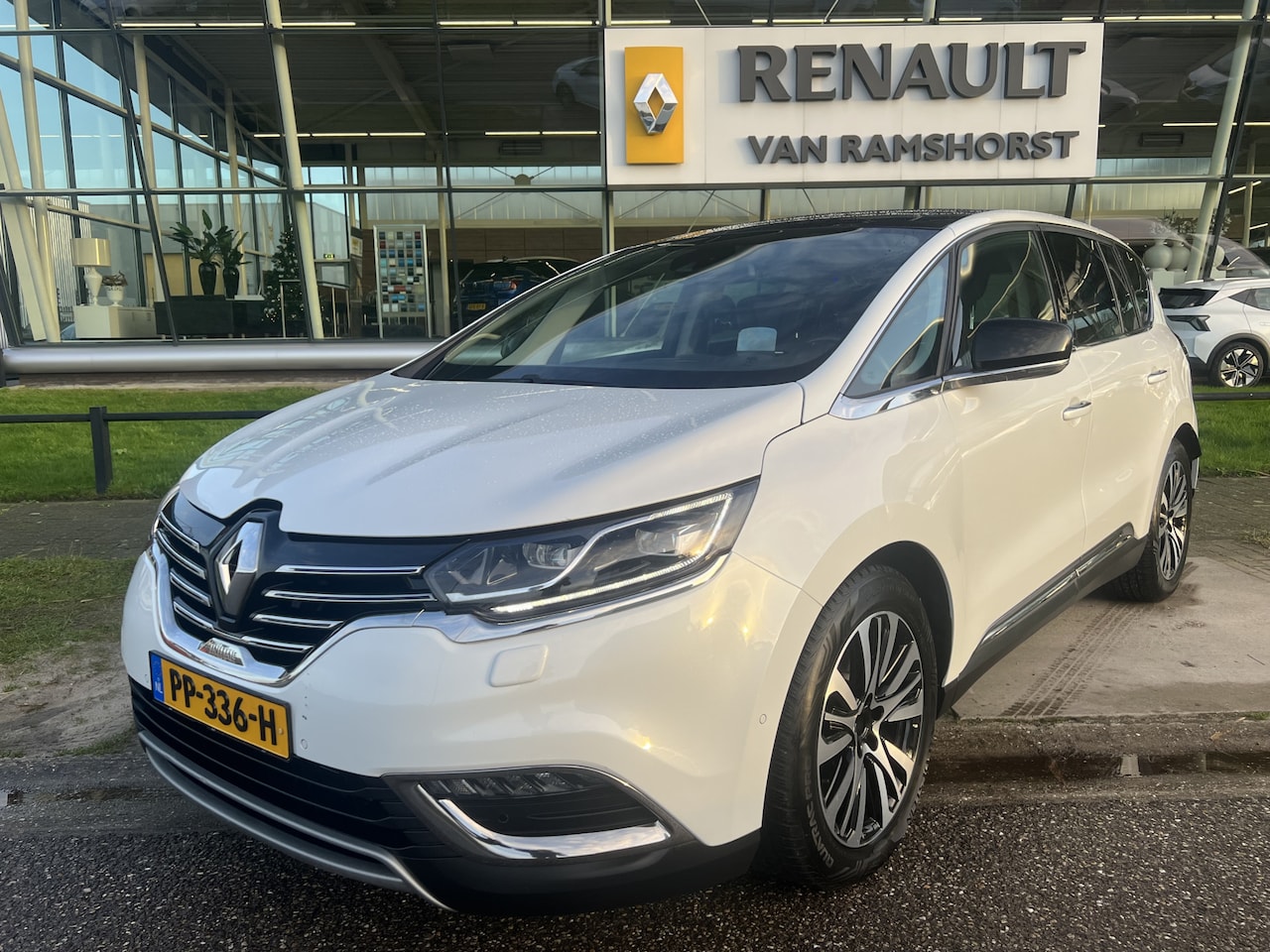 Renault Espace - 1.6 TCe Initiale Paris 7 Persoons / Trekhaak wegklapbaar / 4 Control / Elek. Stoelen / Sch - AutoWereld.nl