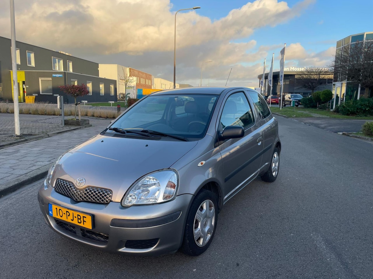 Toyota Yaris - 1.0 VVT-i Idols MMT 1.0 VVT-i Idols MMT ( AUTOMAAT) - AutoWereld.nl