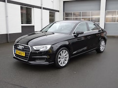 Audi A3 Limousine - 30 TFSI Design Airco, navigatie, trekhaak, cruise controle, parkeersensoren, licht metalen