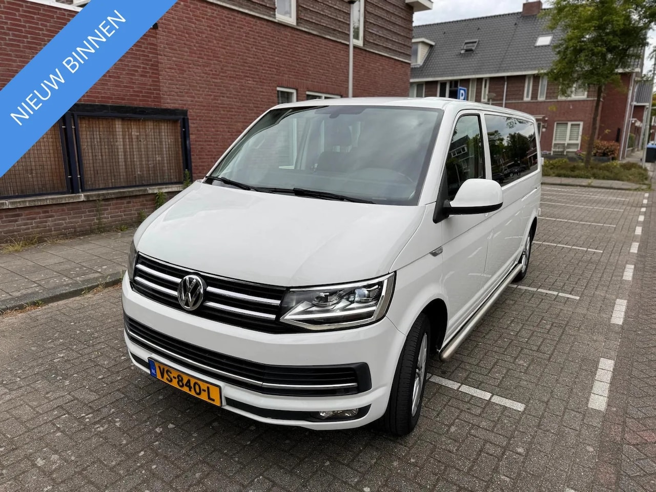 Volkswagen Transporter - 2.0 TDI L2H1 DC Highline 2.0 TDI L2H1 DC Highline - AutoWereld.nl