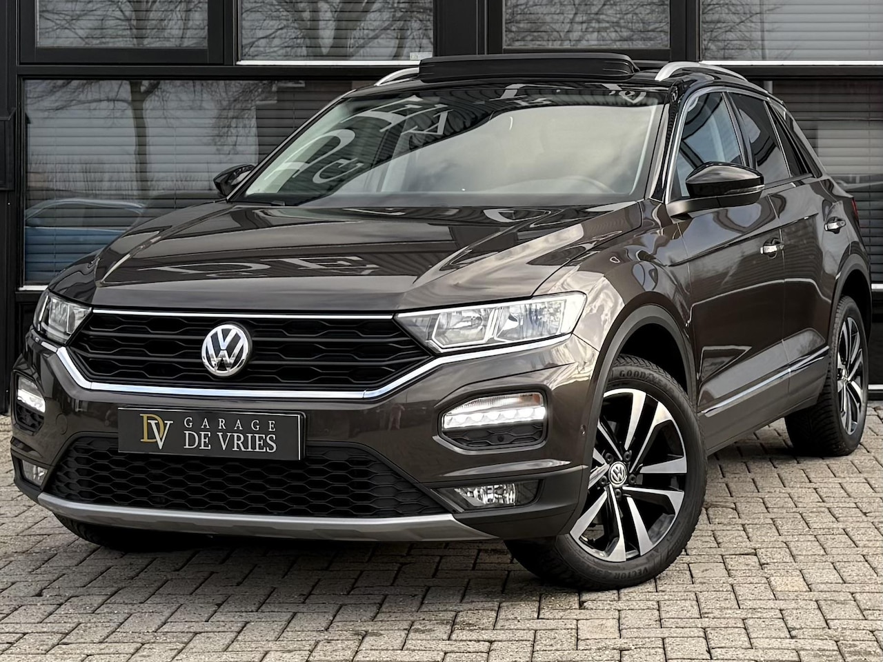 Volkswagen T-Roc - 1.0 TSI Style Panoramadak ACC+Lane Virtual Cockpit Garantie - AutoWereld.nl