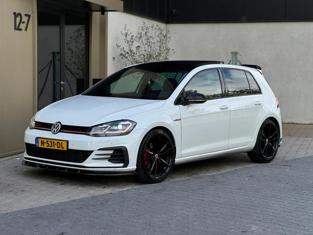 Volkswagen Golf - 2.0 TSI GTI Performance|Pano|19" - AutoWereld.nl