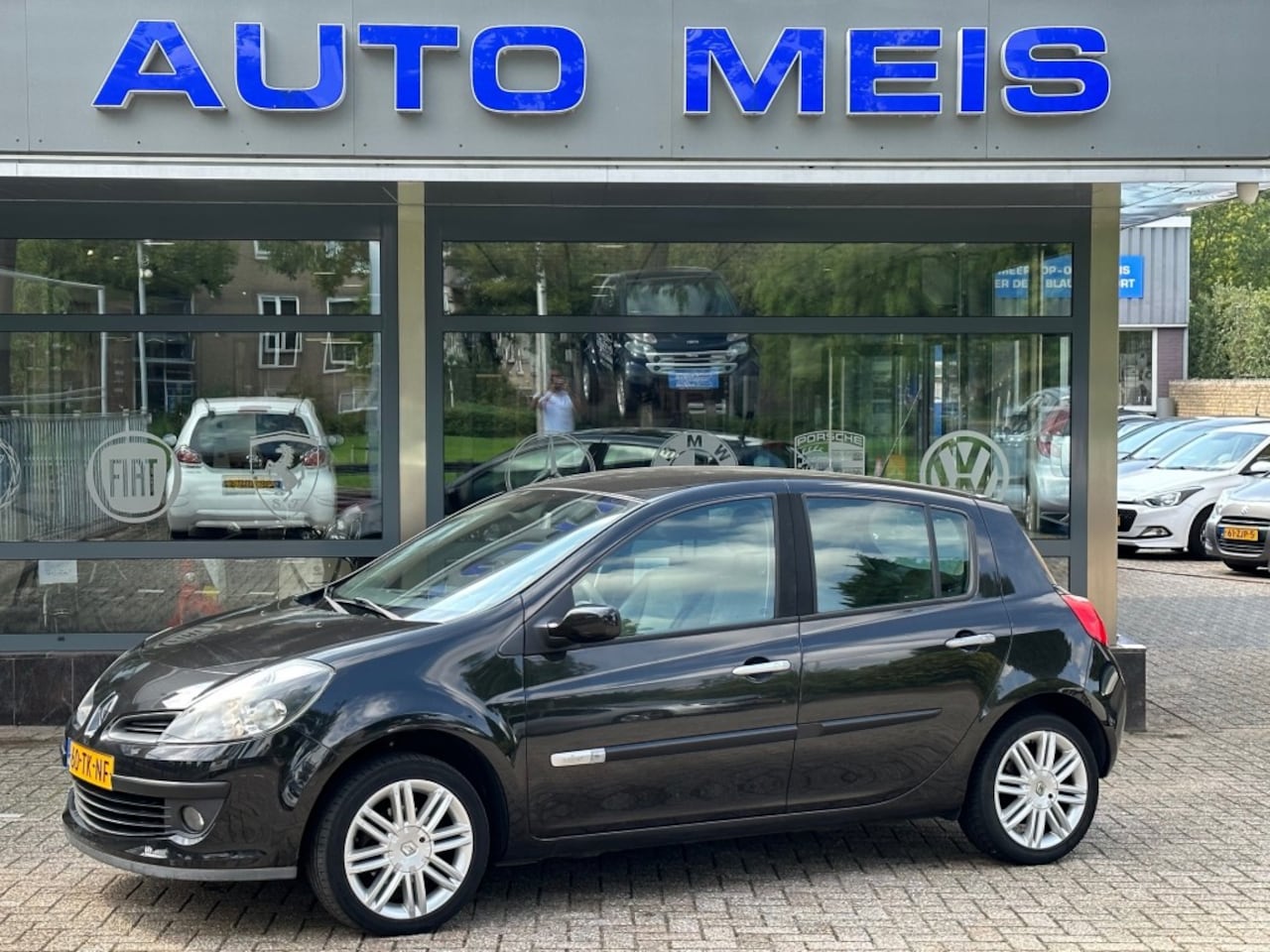 Renault Clio - 1.6-16V Initiale Automaat Leder Clima Cruise PDC - AutoWereld.nl