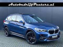 BMW X1 - sDrive20i Sport Line P-dak LED Navi H/K Sfeerlicht Trekhaak