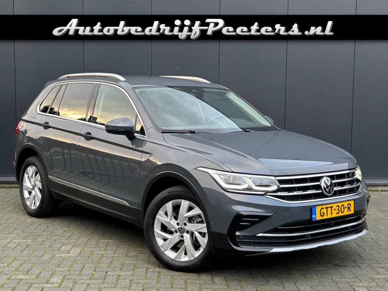 Volkswagen Tiguan - 1.4 TSI Hybrid IQ-LED ACC V-cockpit Sfeerlicht Camera Trekhaak - AutoWereld.nl