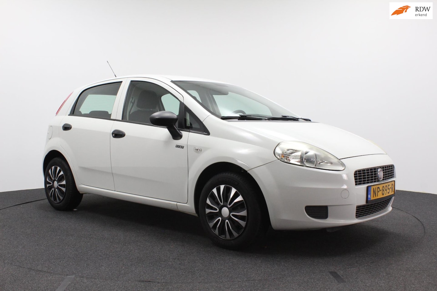 Fiat Grande Punto - 1.4 Active | Airco | Goed onderhouden | Elektrische ramen | Centrale vergrendeling - AutoWereld.nl