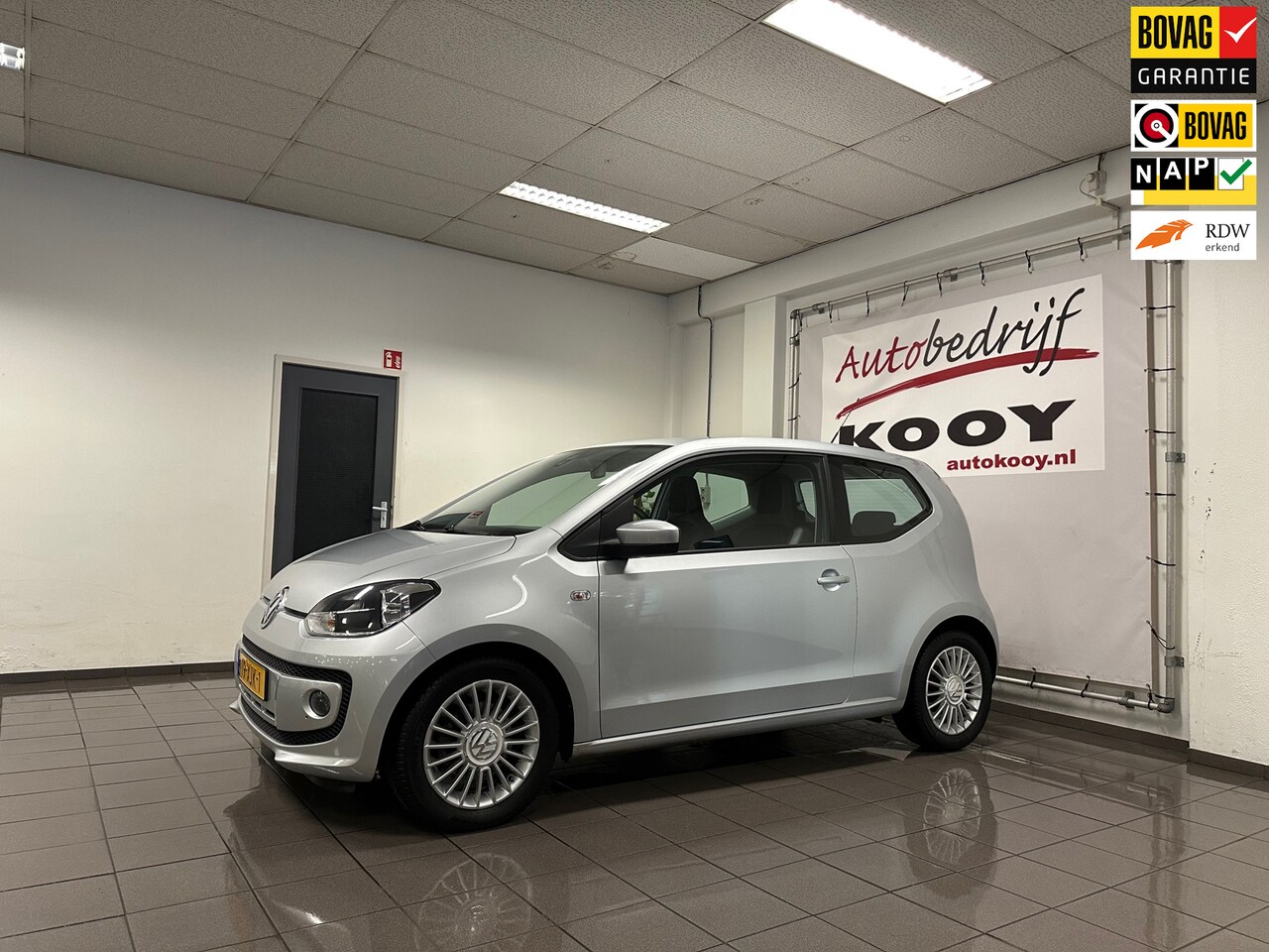 Volkswagen Up! - 1.0 high up! BlueMotion * Navigatie / LM Velgen / Airco / NL Auto * - AutoWereld.nl