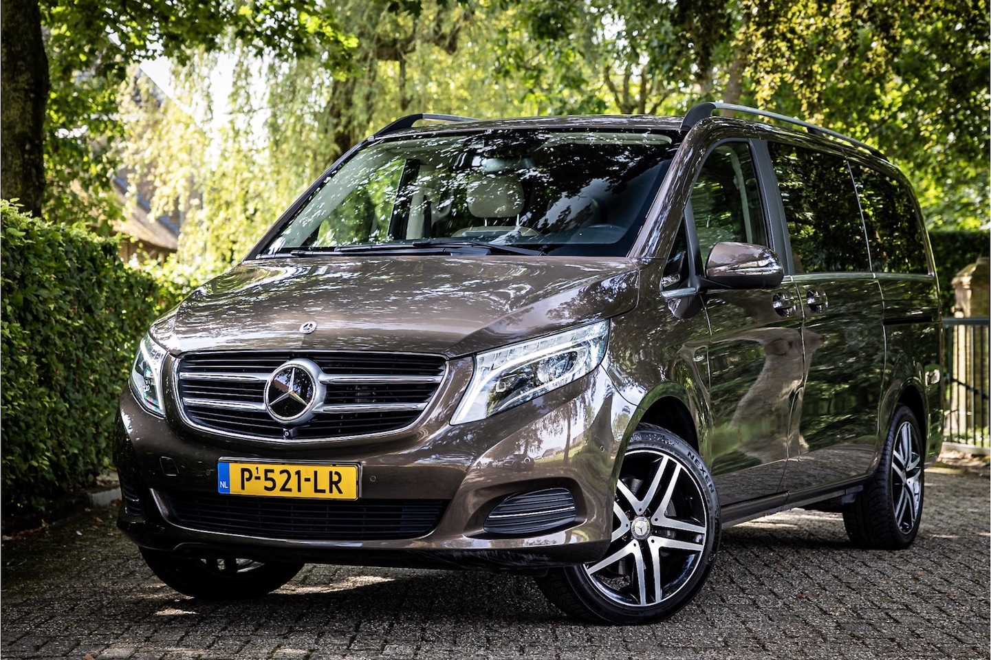 Mercedes-Benz V-klasse - 250d 4-MATIC Lang Avantgarde 7-Pers Burmester Elektrische Deuren Stoelventilatie Distronic - AutoWereld.nl