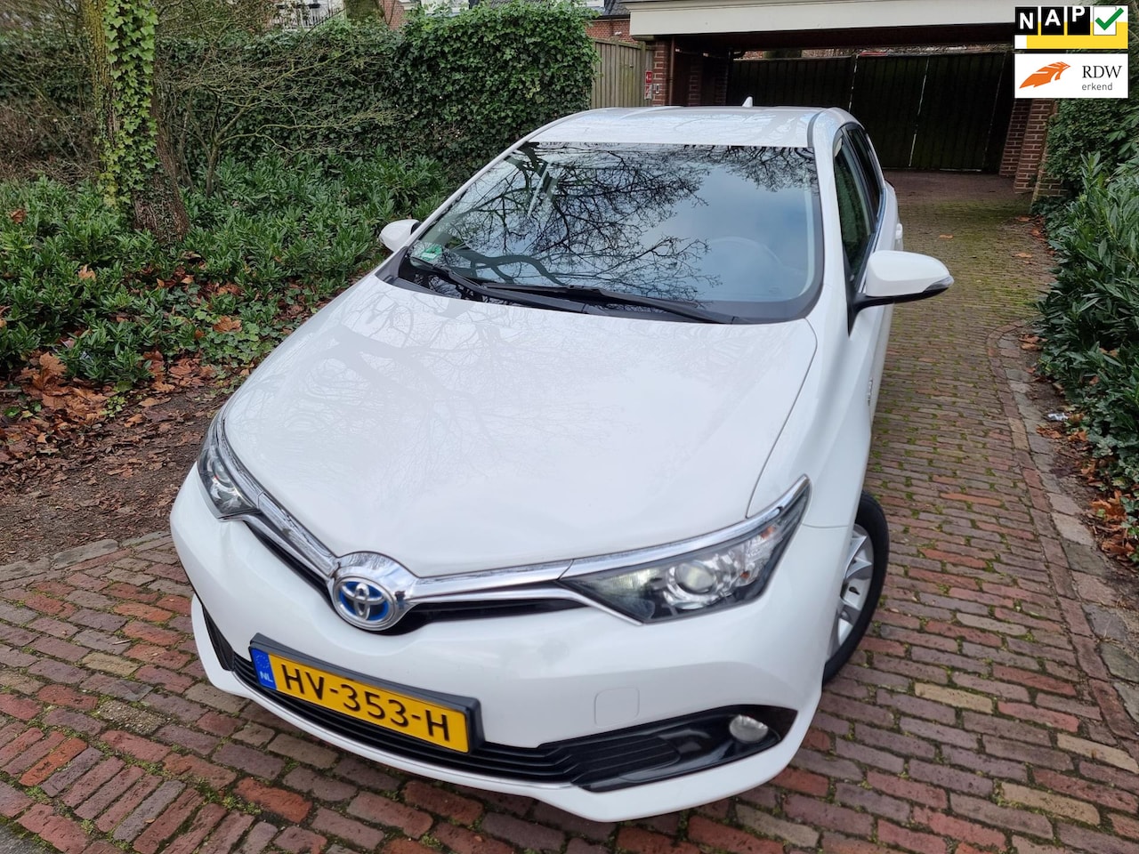 Toyota Auris - 1.8 Hybrid Aspiration N-Type Navi/Camera - AutoWereld.nl