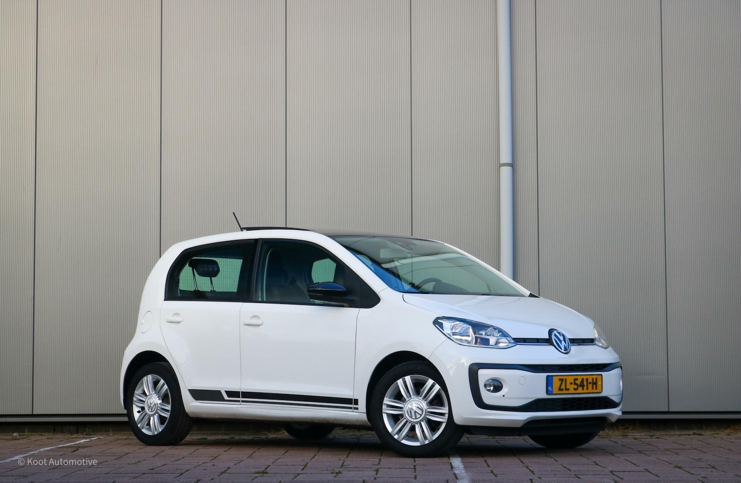 Volkswagen Up! - 1.0 BMT high Up! Pano | Stoelverwarming | Climate | Rijklaar. - AutoWereld.nl