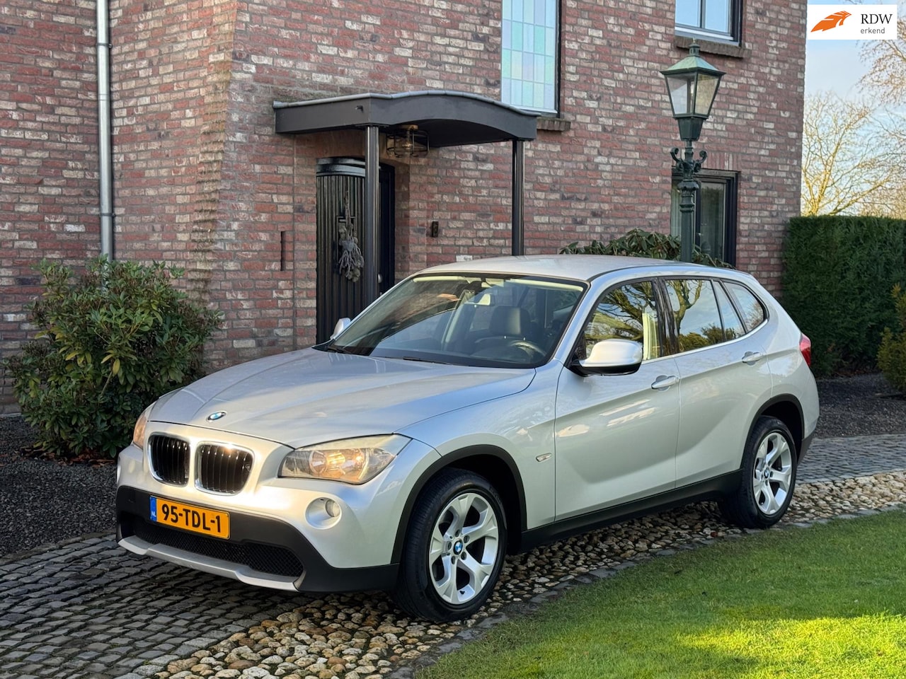 BMW X1 - S-Drive 2.0i 184pk Airco Cruise Trekhaak - AutoWereld.nl