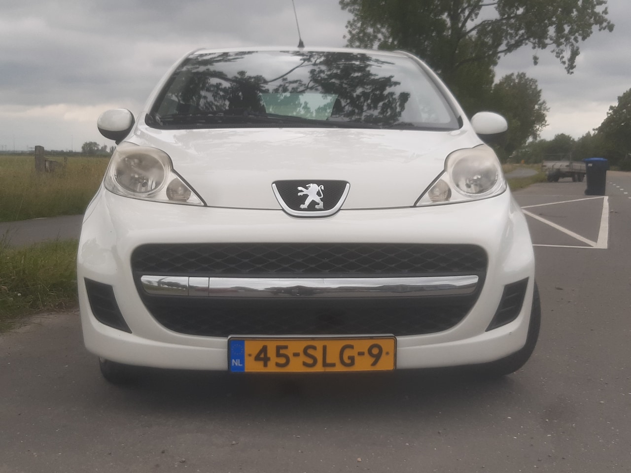 Peugeot 107 - 1.0-12V XS airco, 5drs , centrale -vergrendeling op afstand elec- ramen - AutoWereld.nl