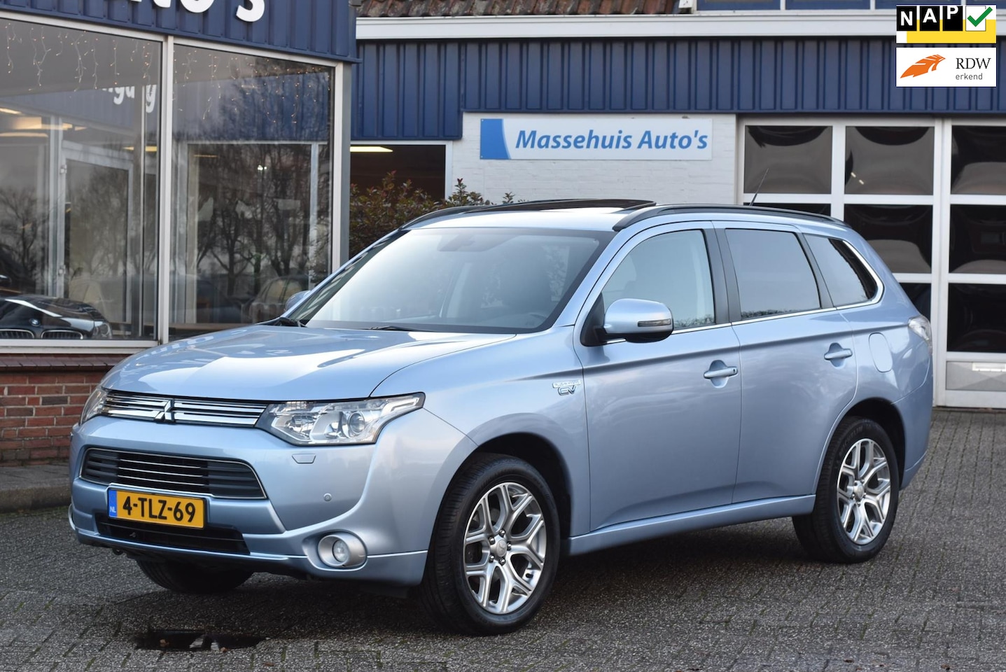 Mitsubishi Outlander - 2.0 PHEV Instyle+ 154dkm Trekhaak 4WD Leer Clima Navi Cruise 2e eig. Nwe APK - AutoWereld.nl